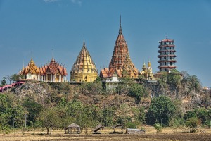 Wat  Tham Khao Noi & Wat Tham Suea